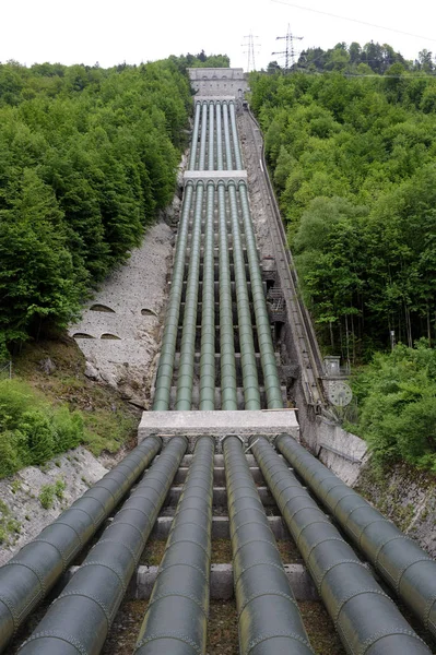 Гидроэлектростанция на озере Вальхензе в Баварии, Германия — стоковое фото