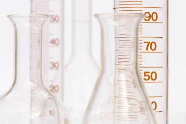  kimyasal laboratuvarda bilimsel deney