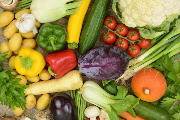 Arrangement des fruits de légumes frais — Photo