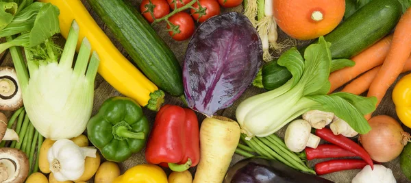 Arrangement des fruits de légumes frais — Photo