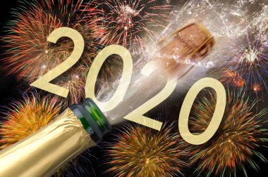 Mutlu yeni yıl 2020 fişek ve şampanya sıçrama şişesi ile