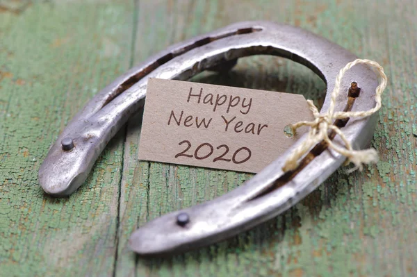 Felice anno nuovo 2020 con una scarpa arrugginita — Foto Stock