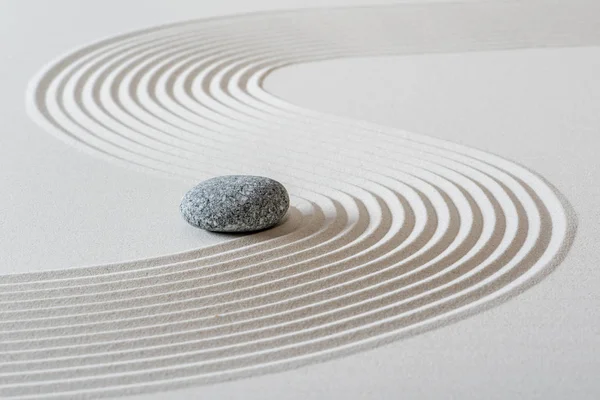 Japanischer Zen-Garten mit Stein im Sand — Stockfoto