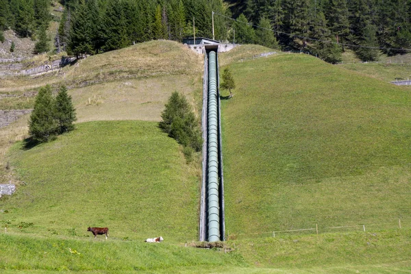 Pijp Van Hydro Elektrische Elektriciteitscentrale Bergen — Stockfoto