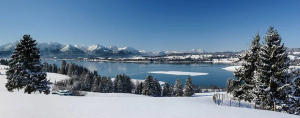 Paisagem Panorâmica Baviera Com Lago Neve Profunda Inverno — Fotografia de Stock
