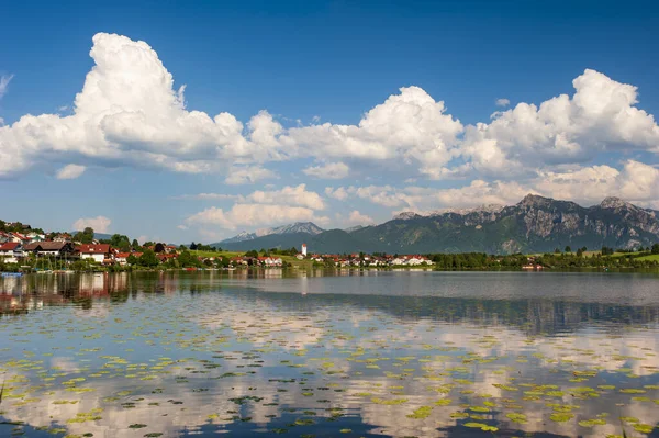 Widok Panoramiczny Piękne Jezioro Hopfensee Bawarii Niemcy — Zdjęcie stockowe