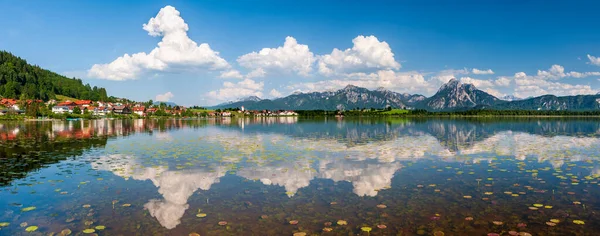 美しい湖へのパノラマビュードイツのバイエルン州のHopfensee — ストック写真