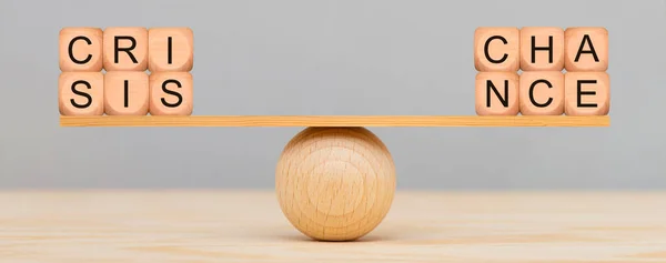 Cambio Possibilità Equilibrio Rispetto Alla Palla Legno — Foto Stock