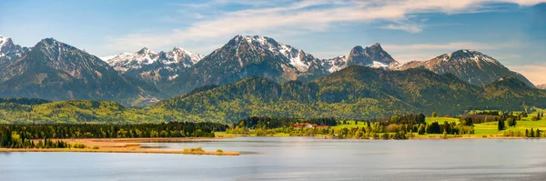 山脈と湖のあるバイエルン州のパノラマ風景 — ストック写真