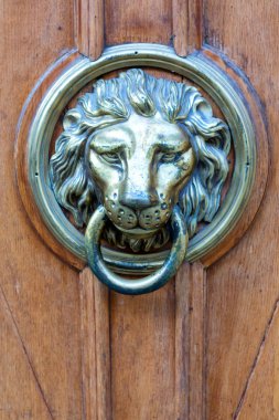 kapı tokmağı - aslan başı