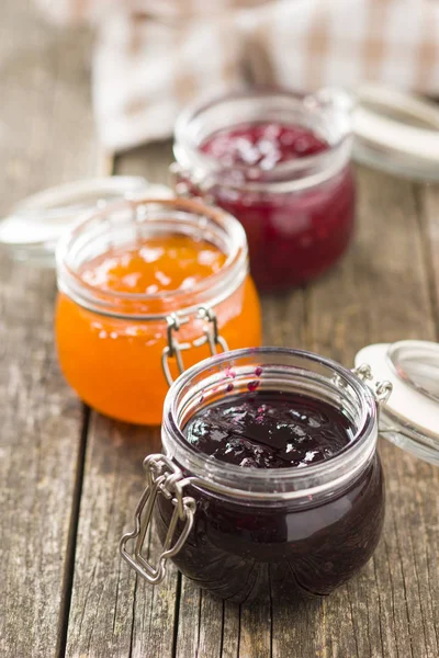 Fruchtiges Marmeladengelee Glas Auf Altem Holztisch — Stockfoto
