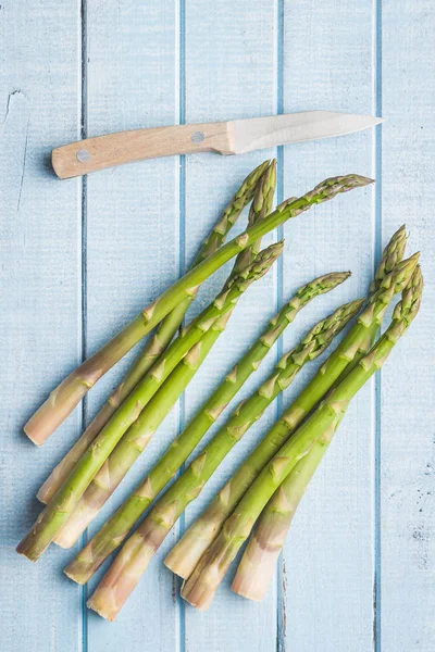 Fresh Green Asparagus Blue Wooden Table — Stock Photo, Image