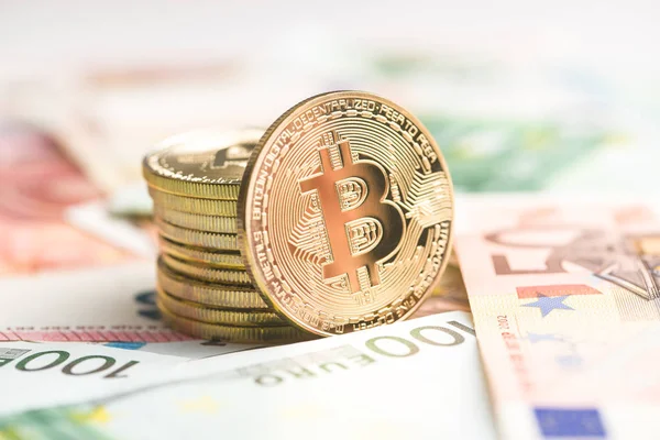 Bitcoin Dorado Criptomoneda Moneda Euro —  Fotos de Stock