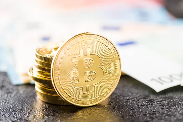 Bitcoins ユーロの紙幣 Cryptocurrency ユーロのお金 — ストック写真