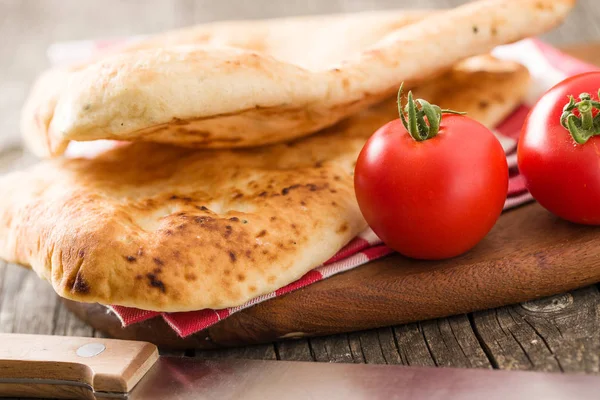 Indian Naan Bread Tomatoes Old Wooden Table — Stock Photo, Image