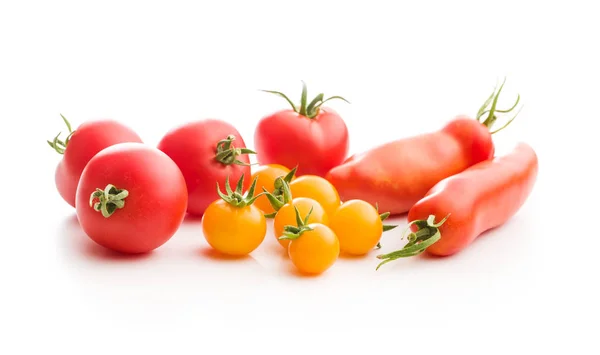 Sabrosos Varios Tomates Aislados Sobre Fondo Blanco —  Fotos de Stock