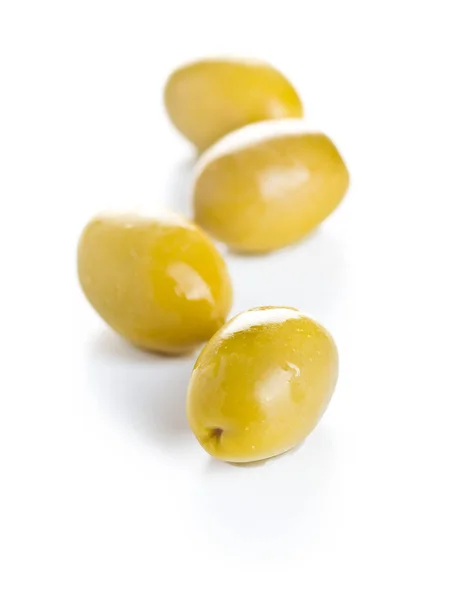 Die Grünen Oliven Isoliert Auf Weißem Hintergrund — Stockfoto