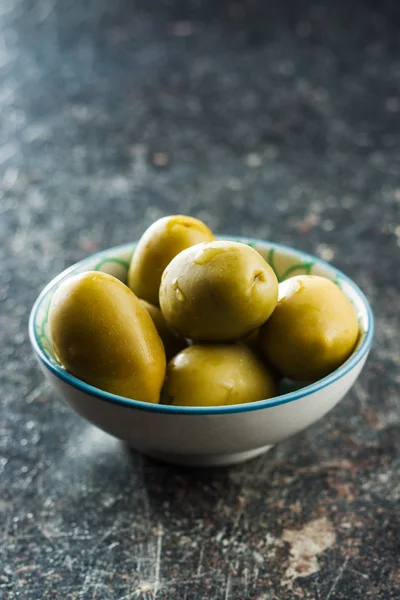 Las Aceitunas Verdes Tazón —  Fotos de Stock