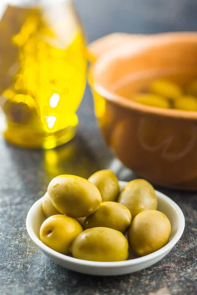 Las Aceitunas Verdes Tazón — Foto de Stock