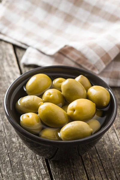 Las Aceitunas Verdes Tazón —  Fotos de Stock