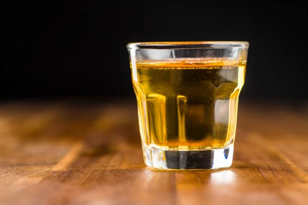 Bicchiere Bevanda Alcolica Tavolo Legno Whisky Vetro — Foto Stock