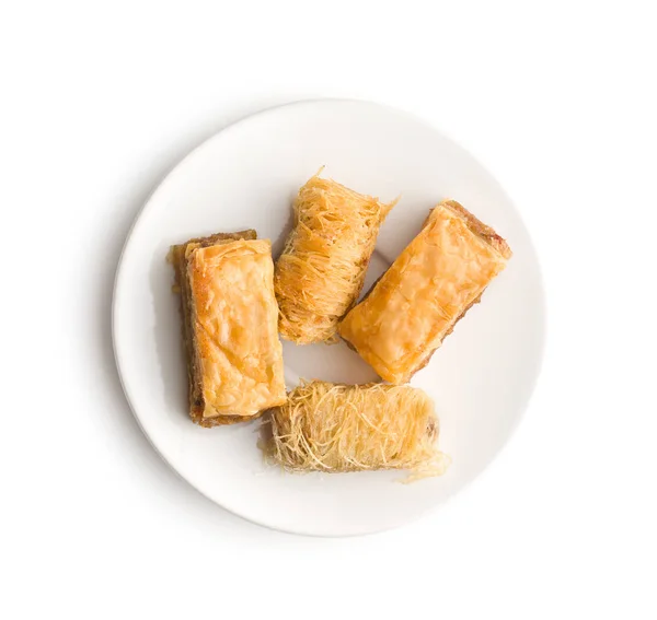 Dulce Postre Baklava Kantaifi Aislado Sobre Fondo Blanco —  Fotos de Stock