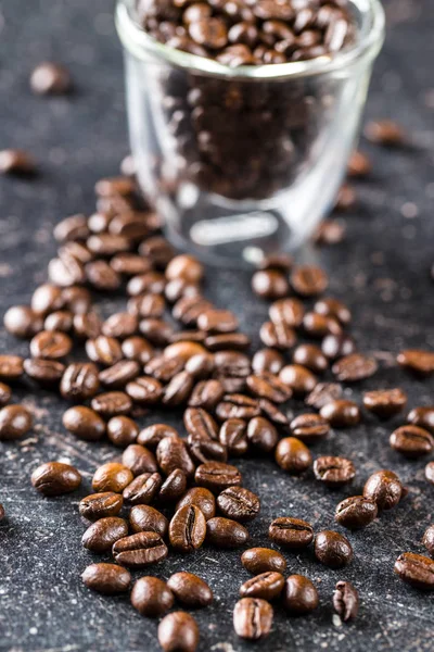 Gebrande Koffiebonen Oude Keukentafel — Stockfoto