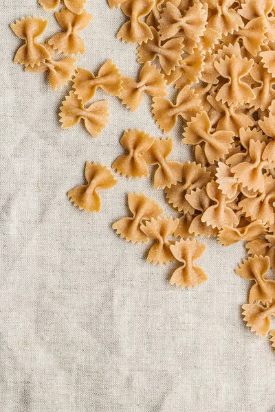 Vollkorn Farfalle Pasta Leckere Italienische Pasta Ansicht Von Oben — Stockfoto