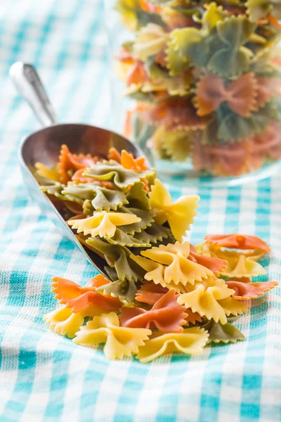 Farfalle Pasta Färgglada Italiensk Pasta Scoop — Stockfoto