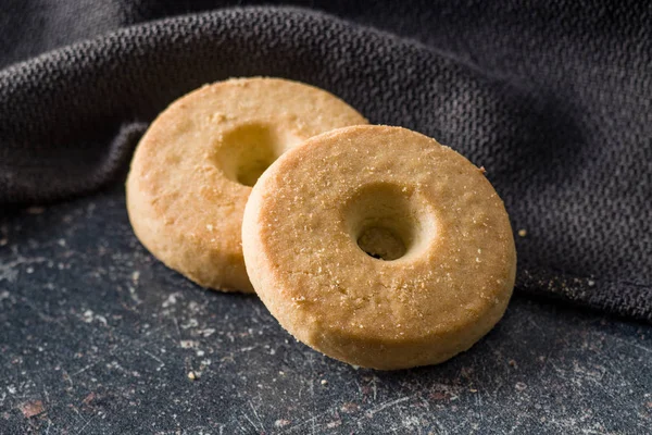 Süße Butterkekse Auf Altem Tisch — Stockfoto