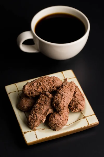 Schokoladenpralinen Und Kaffeetasse — Stockfoto