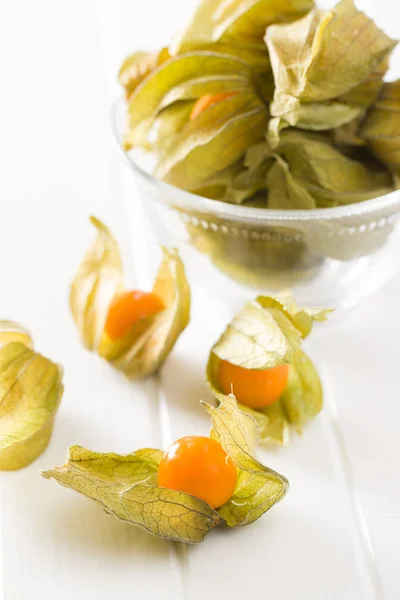 Physalis Peruviana Frutta Tavola Bianca — Foto Stock