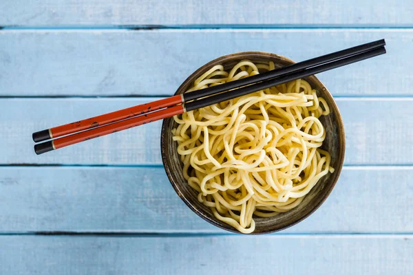 Tagliatelle Cinesi Cotte Ciotola Vista Dall Alto — Foto Stock