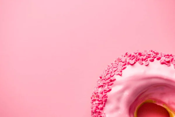 Donut Glacé Doux Sur Fond Rose — Photo