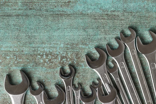 Krom Vanadyum Anahtarı Endüstriyel Anahtar Eski Masada — Stok fotoğraf