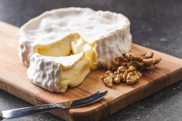 Brie Kaas Smakelijke Camembert Walnoten — Stockfoto
