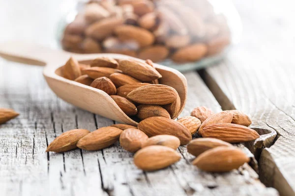 Nueces Almendras Secas Cuchara Madera Almendras Sin Pelar — Foto de Stock