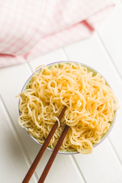 Cooked Chinese Instant Noodles Bowl Chopsticks — Stock Photo, Image
