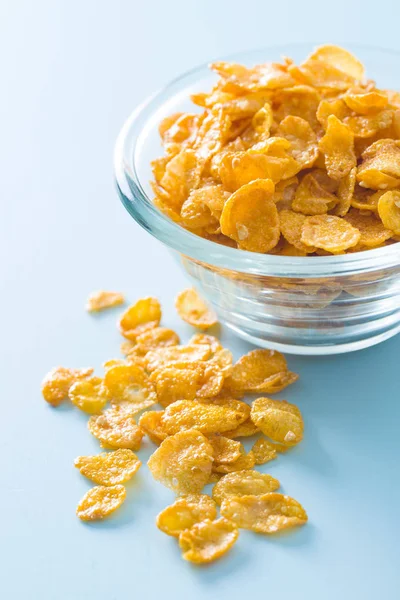 Cereales Desayuno Copos Maíz Tazón Sobre Fondo Azul —  Fotos de Stock