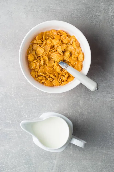 Cereales Desayuno Copos Maíz Tazón Leche Vista Superior —  Fotos de Stock