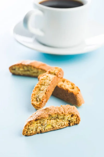 Biscoitos Cantuccini Doces Biscotti Italiano Mesa Azul — Fotografia de Stock