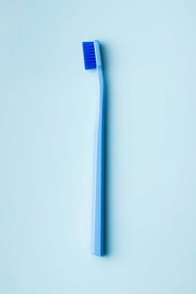 Brosse Dents Colorée Sur Fond Bleu Vue Dessus — Photo