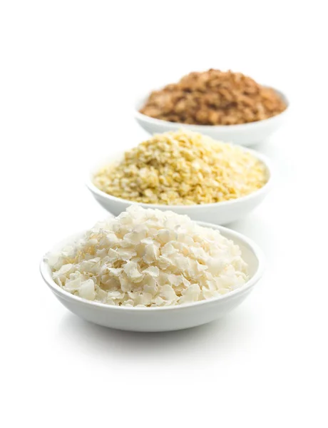 Pohanka Jáhly Rýže Vločky Misce Izolovaných Bílém Pozadí — Stock fotografie