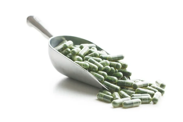 Green Chlorella Pills Green Barley Pills Scoop Isolated White Background — Stock Photo, Image