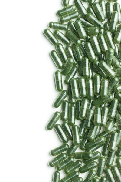 Πράσινα Χάπια Chlorella Πράσινα Χάπια Κριθαριού Που Απομονώνονται Λευκό Φόντο — Φωτογραφία Αρχείου
