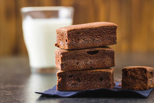 Söt Choklad Brownies Gamla Köksbord — Stockfoto