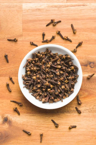 Nejlika Torkad Kryddnejlika Skål Träbord — Stockfoto