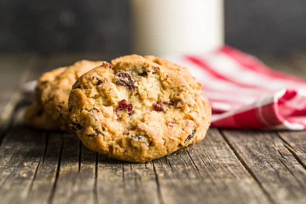 Süße Kekse mit Rosinen. — Stockfoto