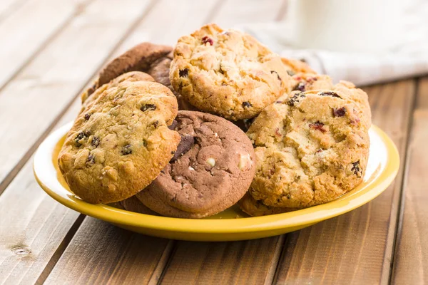 Zoete koekjes met rozijnen. — Stockfoto