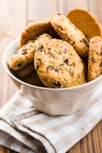 Dolci biscotti con uvetta . — Foto Stock